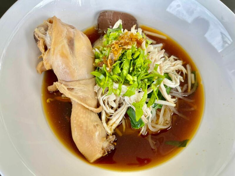 ก๋วยเตี๋ยวไก่มะระ : 13 ร้านก๋วยเตี่ยวไก่มะระ แต่ละร้านบอกเลยว่าเด็ด!
