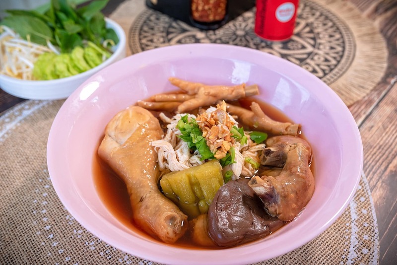 ก๋วยเตี๋ยวไก่มะระ : 13 ร้านก๋วยเตี่ยวไก่มะระ แต่ละร้านบอกเลยว่าเด็ด!