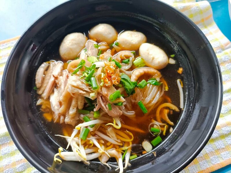 ก๋วยเตี๋ยวไก่มะระ : 13 ร้านก๋วยเตี่ยวไก่มะระ แต่ละร้านบอกเลยว่าเด็ด!