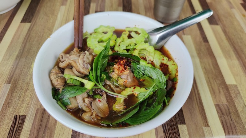 ก๋วยเตี๋ยวไก่มะระ : 13 ร้านก๋วยเตี่ยวไก่มะระ แต่ละร้านบอกเลยว่าเด็ด!