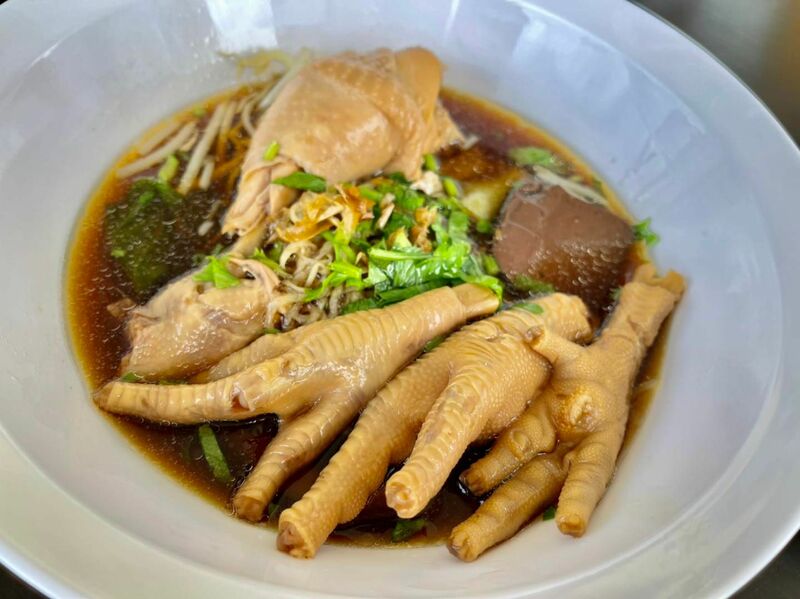 ก๋วยเตี๋ยวไก่มะระ : 13 ร้านก๋วยเตี่ยวไก่มะระ แต่ละร้านบอกเลยว่าเด็ด!