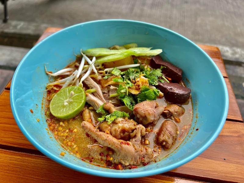 ก๋วยเตี๋ยวไก่มะระ : 13 ร้านก๋วยเตี่ยวไก่มะระ แต่ละร้านบอกเลยว่าเด็ด!