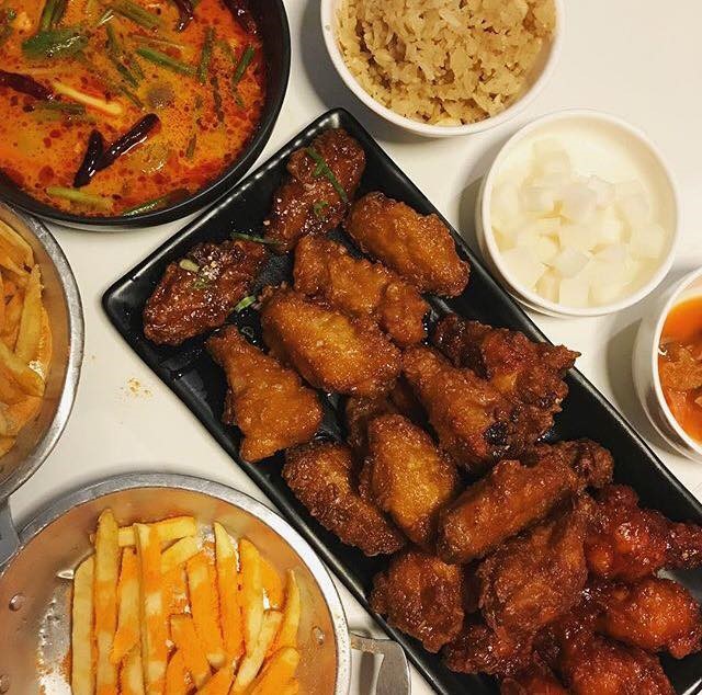 จุใจไม่อั้น!! 4 ร้านบุฟเฟ่ต์ไก่ทอดสไตล์เกาหลี กินให้พุงฟิตงบน้อยแบงค์ร้อย 3 ใบ