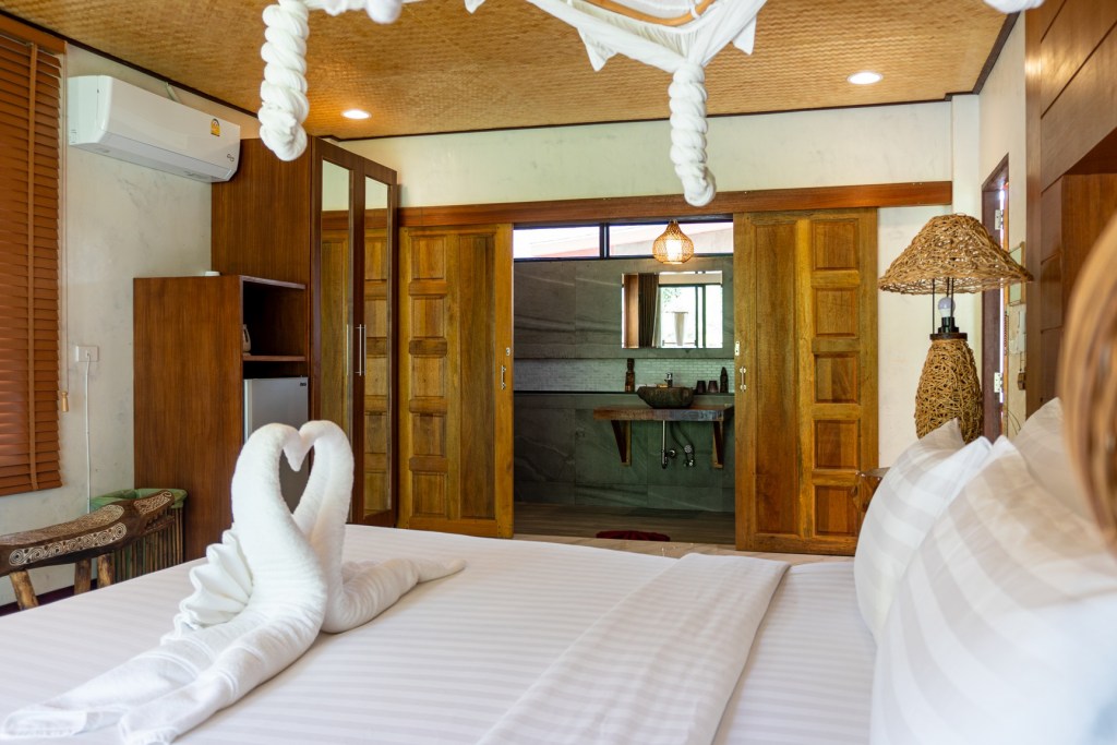 coco lanta resort, crown lanta resort & spa, lanta casa blanca, lanta miami resort, layana resort & spa, pimalai resort & spa, srilanta resort and spa, the houben hotel, twin lotus resort and spa, กระบี่, คราวน์ ลันตา รีสอร์ท แอนด์ สปา, คอกวาง บีช รีสอร์ท, ทวินโลตัส รีสอร์ท แอนด์ สปา, ที่พักลันตา, ที่พักลันตา 2024, ที่พักลันตา 2567, ที่พักเกาะลันตา, ที่พักเกาะลันตา 2024, ที่พักเกาะลันตา 2567, ที่พักเกาะลันตา ติดทะเล 2024, ที่พักเกาะลันตา แนะนำ, ที่พักเกาะลันตาใหญ่, ที่พักเกาะลันตาใหญ่ ติดทะเล, พิมาลัย รีสอร์ท แอนด์ สปา, ลันตา คาซ่า บลังกา, ลันตา ไมอามี รีสอร์ท, ลายานา รีสอร์ท แอนด์ สปา, ศรีลันตา รีสอร์ท แอนด์ สปา, หาดคลองจาก, หาดคลองนิน, หาดคลองโขง, หาดคอกวาง, หาดบากันเตียง, หาดพระแอะ, เกาะลันตา, เกาะลันตาใหญ่, โคโค ลันตา รีสอร์ท, โรงแรมเดอะ ฮาวเบน, top 15+ ที่พัก เกาะลันตา [กรกฎาคม 2024] ติดทะเล น้ำใส วิวสวย จังหวัดกระบี่