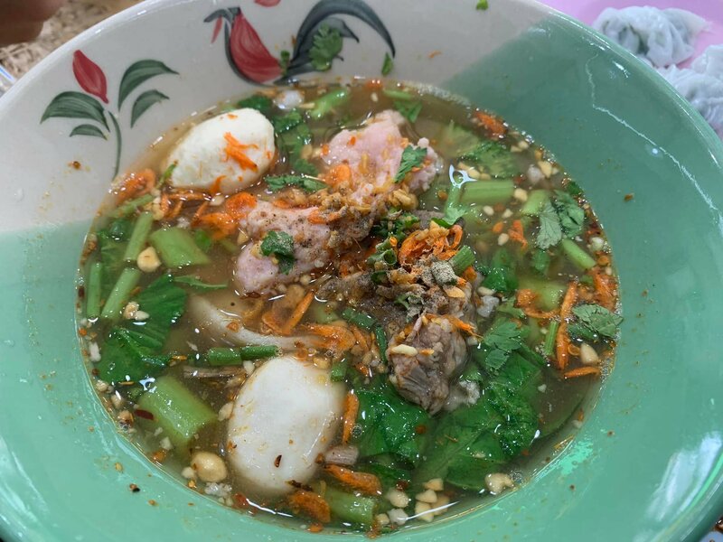 top 6+ ร้านก๋วยเตี๋ยวปากหม้อ หลายไส้ หลายรส เข้มข้นครบเครื่อง ชามเดียวไม่เคยพอ