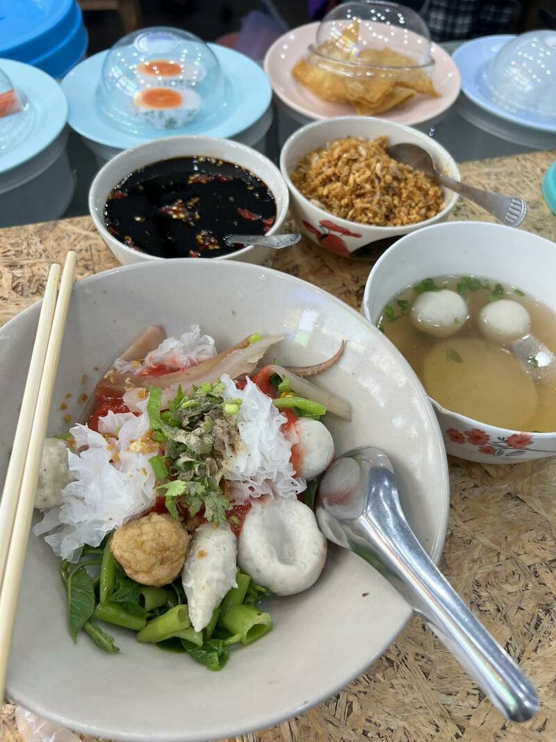 top 6+ ร้านก๋วยเตี๋ยวปากหม้อ หลายไส้ หลายรส เข้มข้นครบเครื่อง ชามเดียวไม่เคยพอ