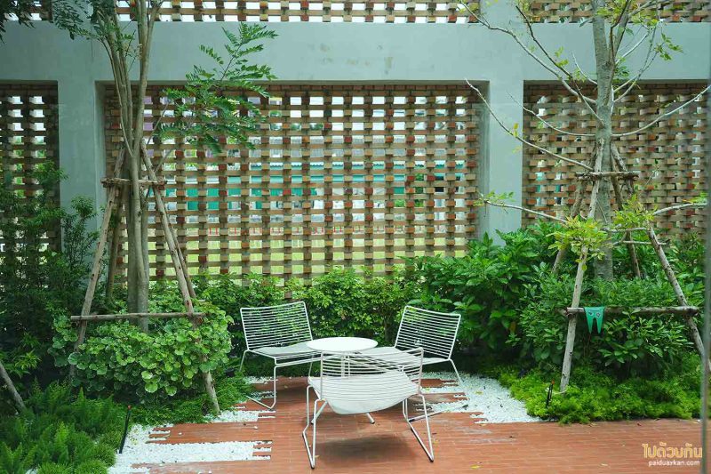 shade coffee roasters บางแสน คาเฟ่สุดเท่ในอาคารอิฐ