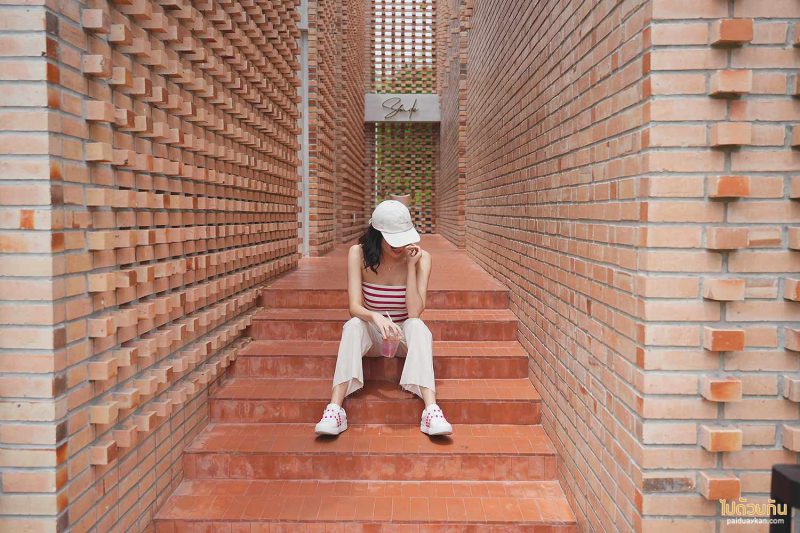 shade coffee roasters บางแสน คาเฟ่สุดเท่ในอาคารอิฐ