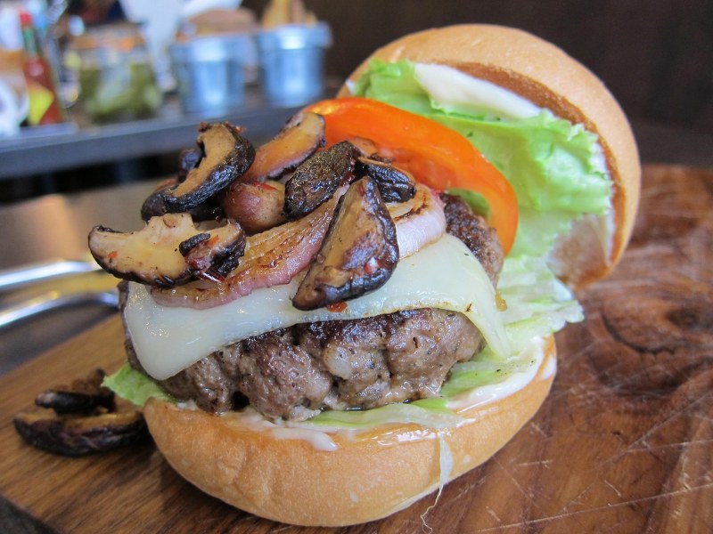 รวมพิกัด 6 ร้านเบอร์เกอร์ชิ้นใหญ่ยักษ์ อร่อยไส้ทะลักเต็มคำ