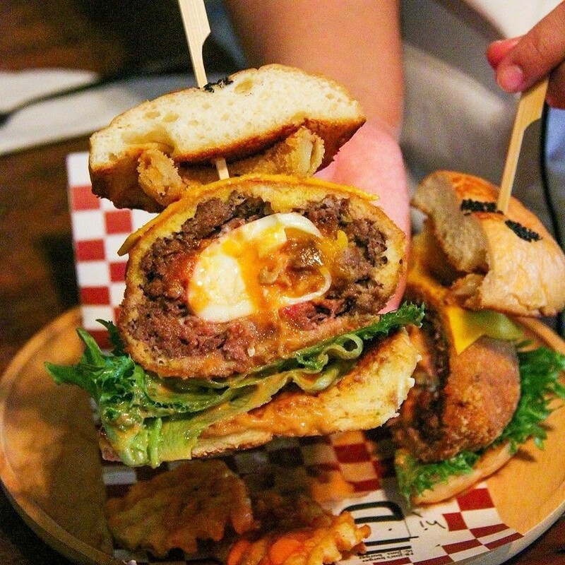 รวมพิกัด 6 ร้านเบอร์เกอร์ชิ้นใหญ่ยักษ์ อร่อยไส้ทะลักเต็มคำ