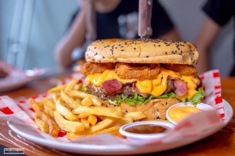 รวมพิกัด 6 ร้านเบอร์เกอร์ชิ้นใหญ่ยักษ์ อร่อยไส้ทะลักเต็มคำ