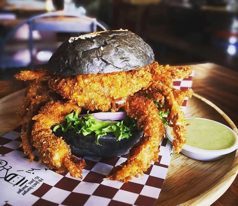 รวมพิกัด 6 ร้านเบอร์เกอร์ชิ้นใหญ่ยักษ์ อร่อยไส้ทะลักเต็มคำ