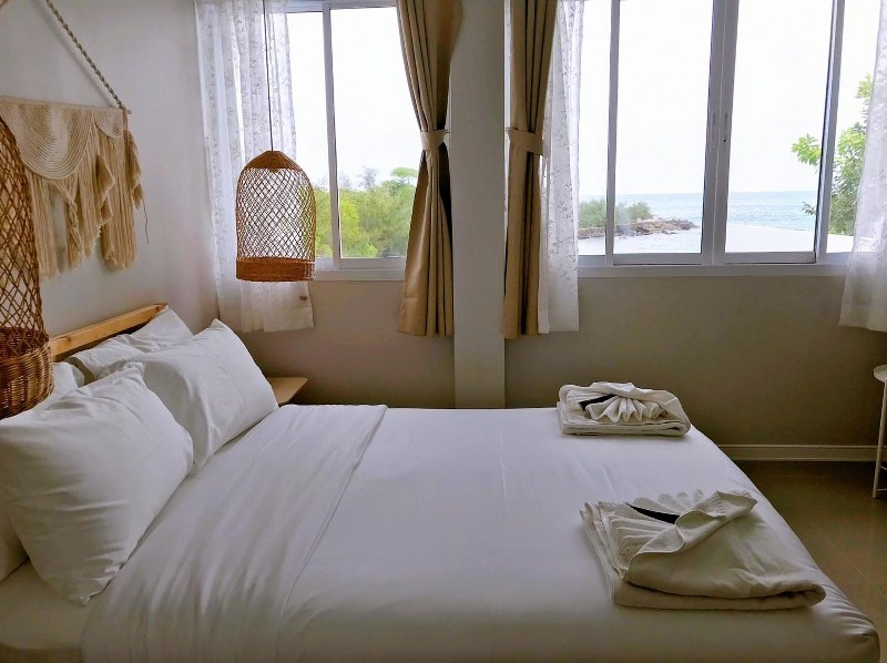 top 11+ ที่พักแสมสาร 2567 ติดทะเล ราคาถูก โฮมสเตย์แสมสาร