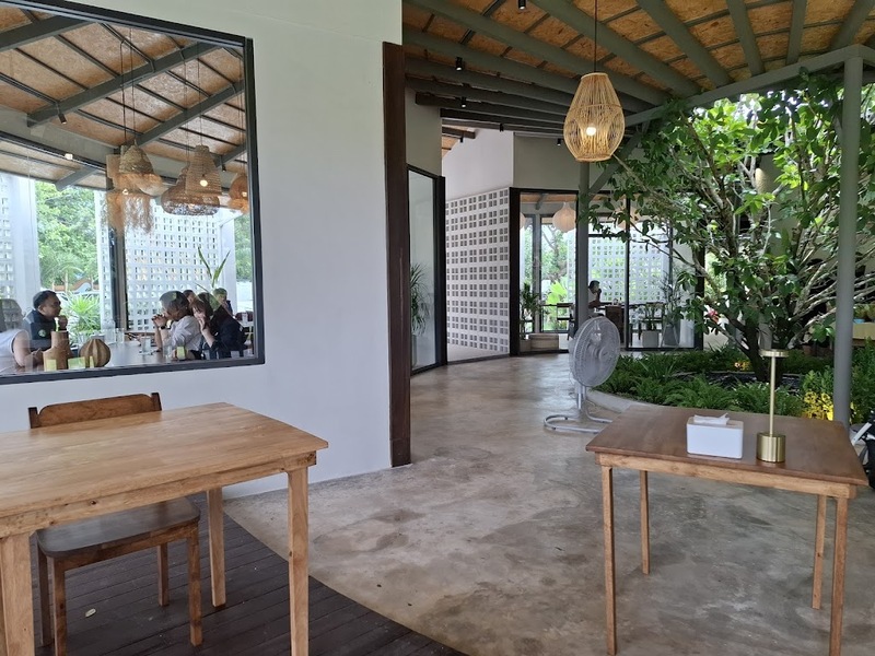 bake and more, bellinee’s rayong, guer cafe, happy camper rayong, happy camper คาเฟ่, mama don’t like espresso bar & bake lab, mhuan fun cafe & art, misahouse, phala craft coffee roasters, seaseoul cafe, she sails cafe & beach club, she sails rayong, the creeper house, triple o coffee, u cup coffee, คาเฟ่ระยอง, คาเฟ่ระยอง 2024, คาเฟ่ระยอง 2567, คาเฟ่ริมทะเล ระยอง, คาเฟ่เปิดใหม่ ระยอง, คาเฟ่ใกลฉัน, ซีโซล คาเฟ่, ปาฎี, มาม่า ดอนท์ ไลท์ คาเฟ่, มิสะเฮ้าท์, ระยอง 2024, ระยอง 2567, ระยอง คาเฟ่, ร้านปาฎี, ร้านเกื้อ, สวนก๋ง, เที่ยวระยอง, เบค แอนด์ มอร์ คาเฟ่, เบลลินี่ ระยอง, เหมือนฝัน คาเฟ่, top 15+ คาเฟ่ระยอง [สิงหาคม 2024] นั่งจิบชากาแฟ ทานเบเกอรี่ ดื่มด่ำธรรมชาติ รับลมริมทะเล