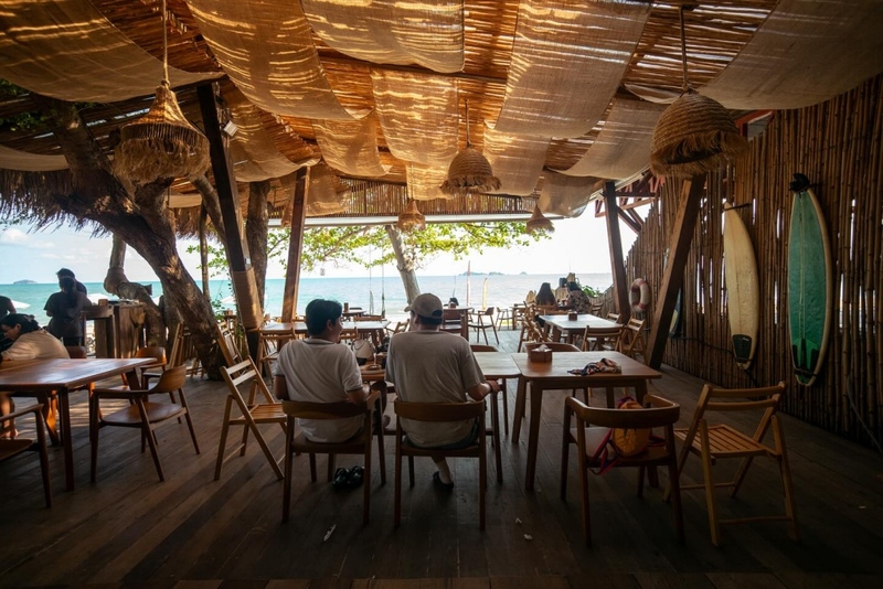 bake and more, bellinee’s rayong, guer cafe, happy camper rayong, happy camper คาเฟ่, mama don’t like espresso bar & bake lab, mhuan fun cafe & art, misahouse, phala craft coffee roasters, seaseoul cafe, she sails cafe & beach club, she sails rayong, the creeper house, triple o coffee, u cup coffee, คาเฟ่ระยอง, คาเฟ่ระยอง 2024, คาเฟ่ระยอง 2567, คาเฟ่ริมทะเล ระยอง, คาเฟ่เปิดใหม่ ระยอง, คาเฟ่ใกลฉัน, ซีโซล คาเฟ่, ปาฎี, มาม่า ดอนท์ ไลท์ คาเฟ่, มิสะเฮ้าท์, ระยอง 2024, ระยอง 2567, ระยอง คาเฟ่, ร้านปาฎี, ร้านเกื้อ, สวนก๋ง, เที่ยวระยอง, เบค แอนด์ มอร์ คาเฟ่, เบลลินี่ ระยอง, เหมือนฝัน คาเฟ่, top 15+ คาเฟ่ระยอง [สิงหาคม 2024] นั่งจิบชากาแฟ ทานเบเกอรี่ ดื่มด่ำธรรมชาติ รับลมริมทะเล