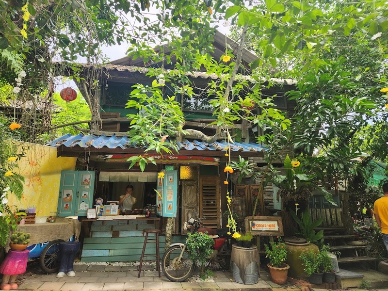 bake and more, bellinee’s rayong, guer cafe, happy camper rayong, happy camper คาเฟ่, mama don’t like espresso bar & bake lab, mhuan fun cafe & art, misahouse, phala craft coffee roasters, seaseoul cafe, she sails cafe & beach club, she sails rayong, the creeper house, triple o coffee, u cup coffee, คาเฟ่ระยอง, คาเฟ่ระยอง 2024, คาเฟ่ระยอง 2567, คาเฟ่ริมทะเล ระยอง, คาเฟ่เปิดใหม่ ระยอง, คาเฟ่ใกลฉัน, ซีโซล คาเฟ่, ปาฎี, มาม่า ดอนท์ ไลท์ คาเฟ่, มิสะเฮ้าท์, ระยอง 2024, ระยอง 2567, ระยอง คาเฟ่, ร้านปาฎี, ร้านเกื้อ, สวนก๋ง, เที่ยวระยอง, เบค แอนด์ มอร์ คาเฟ่, เบลลินี่ ระยอง, เหมือนฝัน คาเฟ่, top 15+ คาเฟ่ระยอง [สิงหาคม 2024] นั่งจิบชากาแฟ ทานเบเกอรี่ ดื่มด่ำธรรมชาติ รับลมริมทะเล