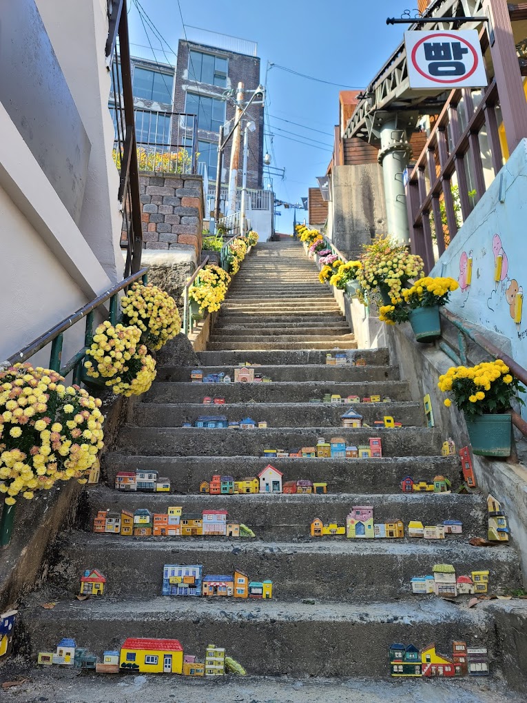168 stairs, biff square, blue line park, busan international film festival, cheongsapo, gamcheon culture village, haedong yonggungsa, haeundae beach, little prince, nampodong shopping street, ocean breeze, sky capsule haeundae blue line park, songdo beach, songdo sky park, songdo sky walk, the bay 101, yacht club, คาเฟ่รถไฟแคปซูล, ชายหาดซงโด, ชายหาดแฮอุนแด, ตลาดนัมโพดง, ถ่ายรูปกับเจ้าชายน้อย, ทะเลปูซาน, ปูซาน 2024, ปูซาน 2567, ปูซานเกาลี 2567, ปูซานเกาหลี 2024, ปูซานเที่ยวไหนดี, พระสังกัจจายน์สีทอง, มุมลับ the bay 101, รถไฟปูซาน, รถไฟแคปซูล, วัดแฮดง ยงกุงซา, สตีทฟู๊ดเกาหลี, หมู่บ้านคัมชอน, อาหารเกาหลี, เที่ยวปูซาน, เที่ยวเกาหลี, เที่ยวเกาหลี 2024, เที่ยวเกาหลี 2567, แพนเค้กเกาหลี, โรงแรมในหมู่บ้านคัมชอน, โฮต็อก, top 10+ ที่เที่ยวปูซาน [สิงหาคม 2024] เกาหลีใต้ วิวปัง ถ่ายรูปสวย