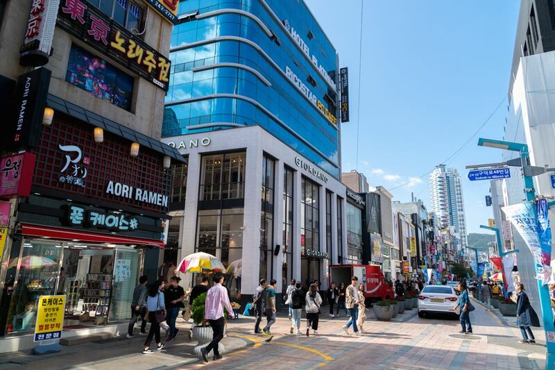 168 stairs, biff square, blue line park, busan international film festival, cheongsapo, gamcheon culture village, haedong yonggungsa, haeundae beach, little prince, nampodong shopping street, ocean breeze, sky capsule haeundae blue line park, songdo beach, songdo sky park, songdo sky walk, the bay 101, yacht club, คาเฟ่รถไฟแคปซูล, ชายหาดซงโด, ชายหาดแฮอุนแด, ตลาดนัมโพดง, ถ่ายรูปกับเจ้าชายน้อย, ทะเลปูซาน, ปูซาน 2024, ปูซาน 2567, ปูซานเกาลี 2567, ปูซานเกาหลี 2024, ปูซานเที่ยวไหนดี, พระสังกัจจายน์สีทอง, มุมลับ the bay 101, รถไฟปูซาน, รถไฟแคปซูล, วัดแฮดง ยงกุงซา, สตีทฟู๊ดเกาหลี, หมู่บ้านคัมชอน, อาหารเกาหลี, เที่ยวปูซาน, เที่ยวเกาหลี, เที่ยวเกาหลี 2024, เที่ยวเกาหลี 2567, แพนเค้กเกาหลี, โรงแรมในหมู่บ้านคัมชอน, โฮต็อก, top 10+ ที่เที่ยวปูซาน [สิงหาคม 2024] เกาหลีใต้ วิวปัง ถ่ายรูปสวย