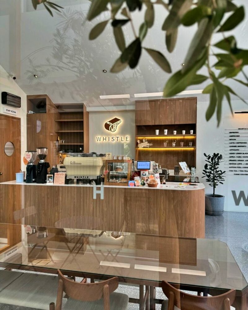 10cc coffee and co, 6 zero garage & roaster, breeze cafe & bar, dna คาเฟ่, dna.do not awkward cafe, dx playground, dx playground cafe’ & bistro, hidden backyard, high octane café, kanomprang, mitte coffee, nooch coffee, plantnery green cafe, rynn kaffe, rynn kaffe specialty coffee, we roast cafe, whistlehomecafe, yerm chocolate, คาเฟ่ ย่านเมืองทองธานี, คาเฟ่นนทบุรี, คาเฟ่ริมทะเลสาบเมืองทอง, คาเฟ่เมืองทอง, คาเฟ่เมืองทอง 2024, คาเฟ่เมืองทอง 2567, คาเฟ่เมืองทอง นนทบุรี, คาเฟ่เมืองทองธานี, คาเฟ่เมืองทองธานี 2024, คาเฟ่เมืองทองธานี 2567, คาเฟ่ใกล้ฉัน, คาเฟ่ในเมืองทอง, ทิมเบอร์ริง ขนมปราง, นุช คอฟฟี่, รีวิวคาเฟ่เมืองทอง, แพลนท์เนอรี กรีน คาเฟ่, top 15+ คาเฟ่เมืองทองธานี 2024 หลากสไตล์ หลายดีไซน์ น่านั่งชิลล์ตามฟีลสุด ๆ