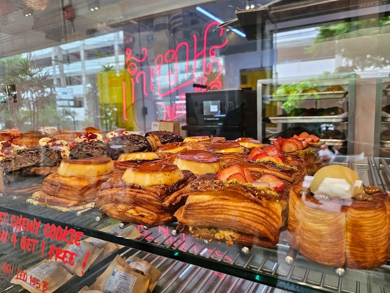 10cc coffee and co, 6 zero garage & roaster, breeze cafe & bar, dna คาเฟ่, dna.do not awkward cafe, dx playground, dx playground cafe’ & bistro, hidden backyard, high octane café, kanomprang, mitte coffee, nooch coffee, plantnery green cafe, rynn kaffe, rynn kaffe specialty coffee, we roast cafe, whistlehomecafe, yerm chocolate, คาเฟ่ ย่านเมืองทองธานี, คาเฟ่นนทบุรี, คาเฟ่ริมทะเลสาบเมืองทอง, คาเฟ่เมืองทอง, คาเฟ่เมืองทอง 2024, คาเฟ่เมืองทอง 2567, คาเฟ่เมืองทอง นนทบุรี, คาเฟ่เมืองทองธานี, คาเฟ่เมืองทองธานี 2024, คาเฟ่เมืองทองธานี 2567, คาเฟ่ใกล้ฉัน, คาเฟ่ในเมืองทอง, ทิมเบอร์ริง ขนมปราง, นุช คอฟฟี่, รีวิวคาเฟ่เมืองทอง, แพลนท์เนอรี กรีน คาเฟ่, top 15+ คาเฟ่เมืองทองธานี 2024 หลากสไตล์ หลายดีไซน์ น่านั่งชิลล์ตามฟีลสุด ๆ