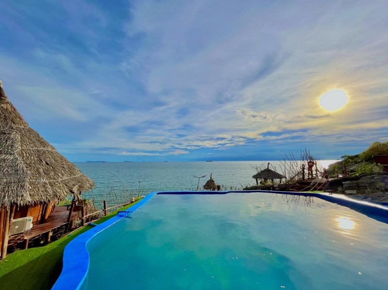 top 12+ ที่พักเกาะสีชัง 2567 ที่พักเปิดใหม่วิวสวย ดื่มด่ำบรรยากาศกลางทะเล