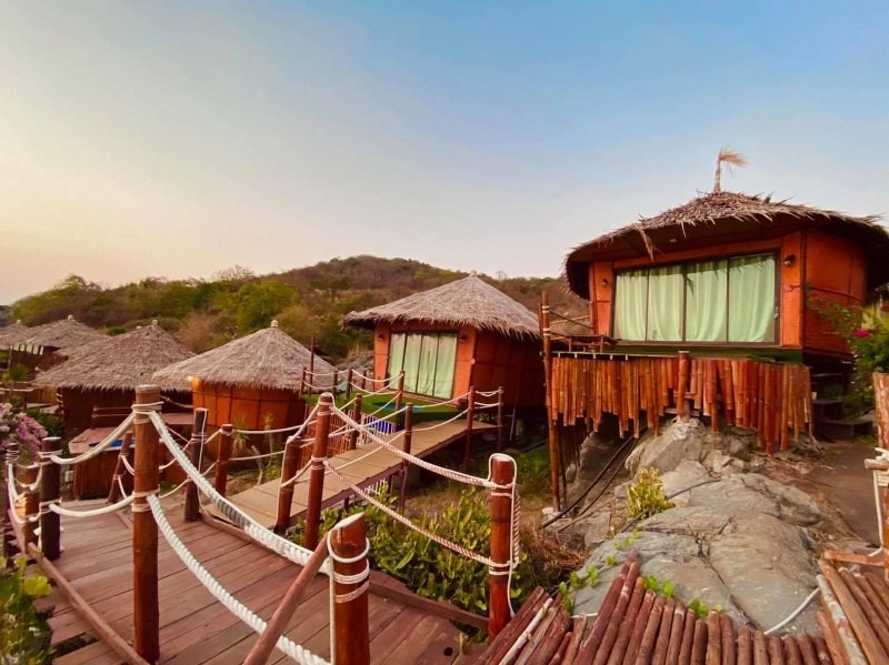 top 12+ ที่พักเกาะสีชัง 2567 ที่พักเปิดใหม่วิวสวย ดื่มด่ำบรรยากาศกลางทะเล