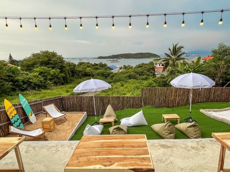 top 12+ ที่พักเกาะสีชัง 2567 ที่พักเปิดใหม่วิวสวย ดื่มด่ำบรรยากาศกลางทะเล