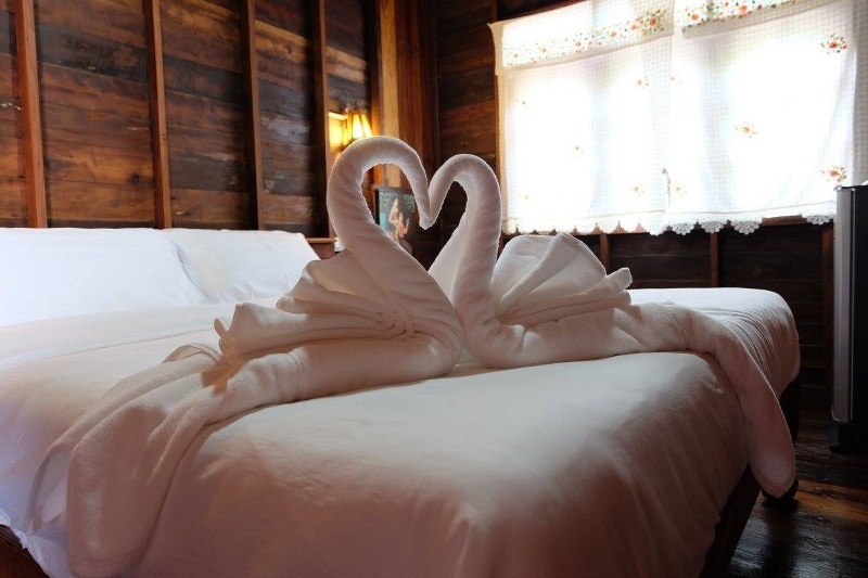 top 12+ ที่พักเกาะสีชัง 2567 ที่พักเปิดใหม่วิวสวย ดื่มด่ำบรรยากาศกลางทะเล