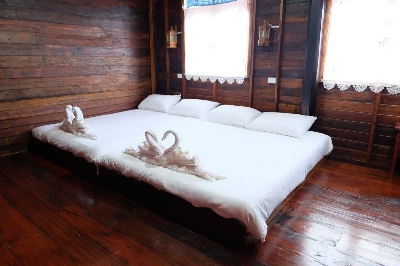 top 12+ ที่พักเกาะสีชัง 2567 ที่พักเปิดใหม่วิวสวย ดื่มด่ำบรรยากาศกลางทะเล