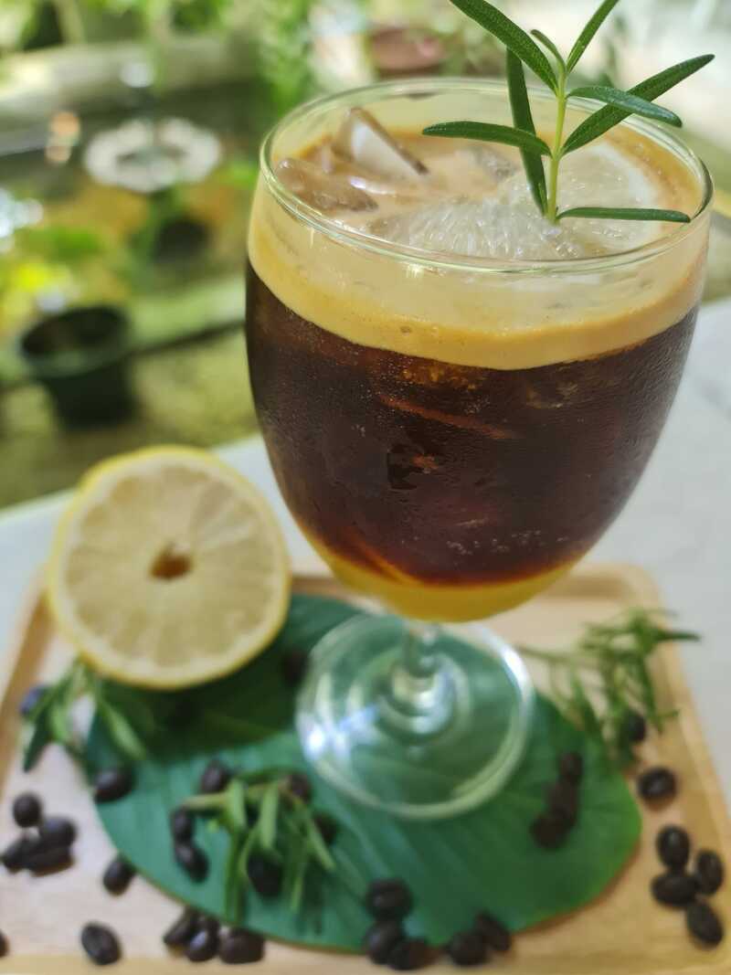 คาเฟ่ สุโขทัย ร้านบรรยากาศดี น่านั่ง : เที่ยวเมืองเก่าพร้อมนั่งร้านกาแฟชิคๆ