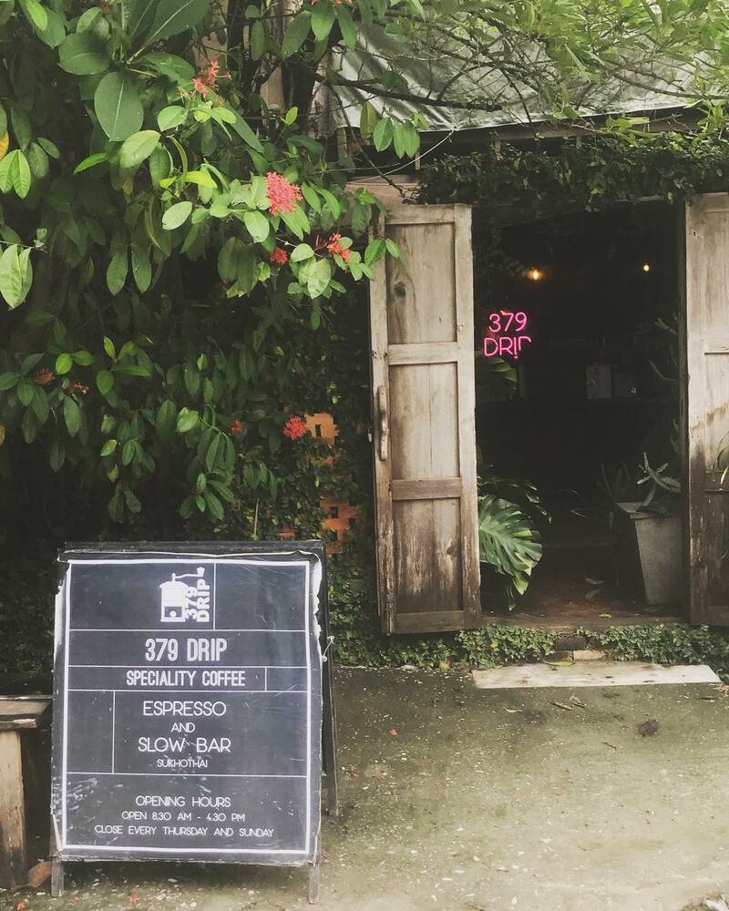 คาเฟ่ สุโขทัย ร้านบรรยากาศดี น่านั่ง : เที่ยวเมืองเก่าพร้อมนั่งร้านกาแฟชิคๆ