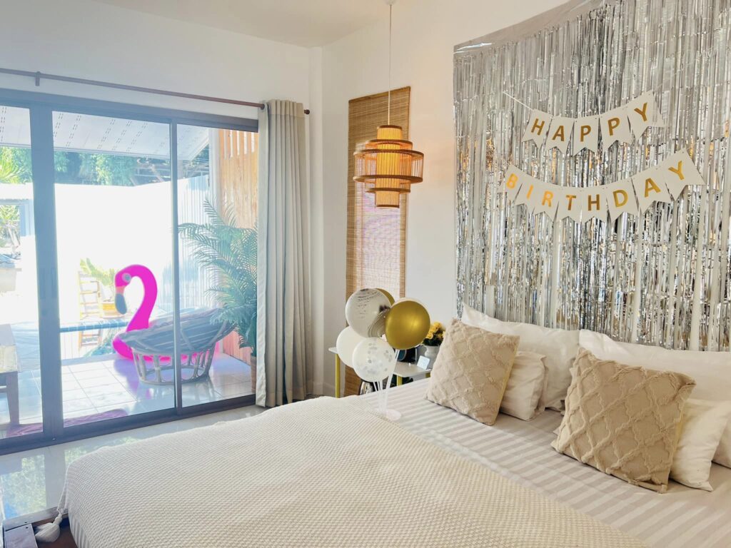 ต้องมาพัก! โลมาพูลวิลล่า เกาะล้าน ที่พักสวย ให้ฟีลชาวเกาะ