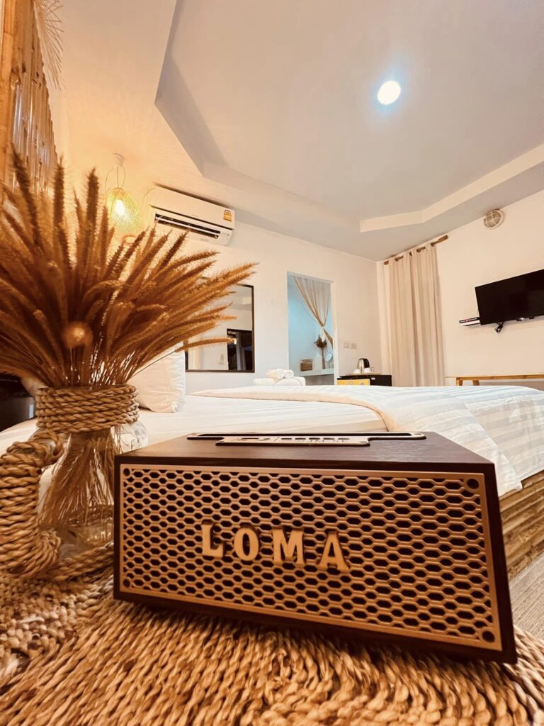 ต้องมาพัก! โลมาพูลวิลล่า เกาะล้าน ที่พักสวย ให้ฟีลชาวเกาะ