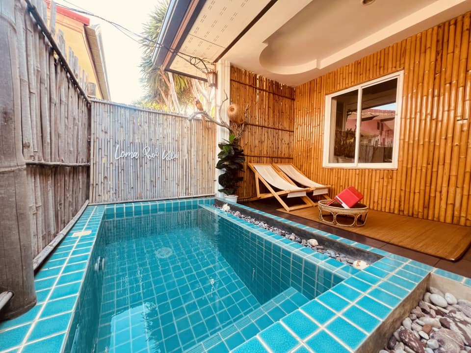 ต้องมาพัก! โลมาพูลวิลล่า เกาะล้าน ที่พักสวย ให้ฟีลชาวเกาะ