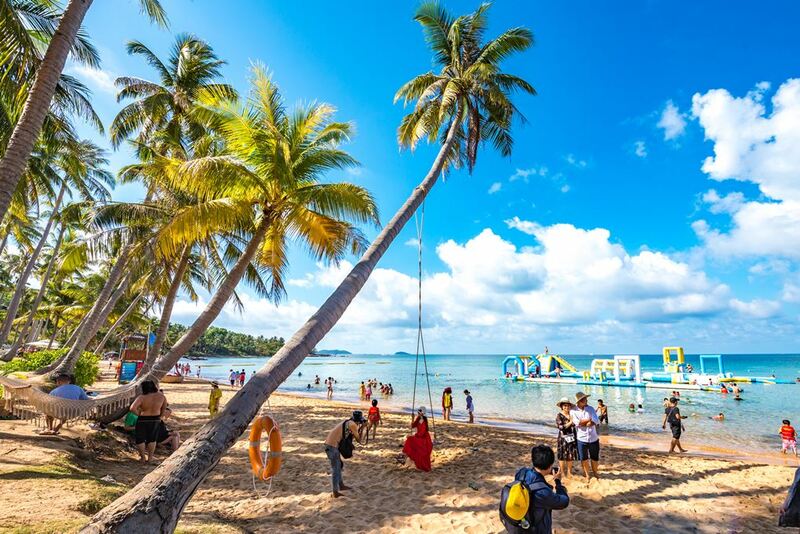 bamboo legend, dinh cau temple, grand world, hon thom cable car, hon thom island, kiss of the sea show, phu quoc night market, sunset town, teddy bear museum, the kiss bridge, vin wonders, vinpearl safari, vo trong nghia, กระเช้าลอยฟ้าที่ยาวที่สุด, กระเช้าลอยฟ้าฟูก๊วก, กระเช้าลอยฟ้าฟูโกว๊ก, ซันเซ็ท ทาวน์, ตลาดนัดกลางคืนฟูโกว๊ก, พิพิธภัณฑ์หมีเท็ดดี้แบร์, ล่องเรือแกรนด์เวิร์ล, วัดดิงชาว, วิน วันเดอร์, สวนสัตว์วินเพิร์ล ซาฟารี, สะพานจูบ, อควาเรี่ยมฟูก๊วก, อควาเรี่ยมฟูโกว๊ก, เกาะฟูก๊วก, เกาะฟูโกว๊ก, เกาะสัปปะรด, เกาะฮอนเทิม, เที่ยวเกาะฟูก๊วก, เที่ยวเกาะฟูโกว๊ก, เที่ยวเวียดนาม, เที่ยวเวียดนาม 2024, เที่ยวเวียดนาม 2567, แกรนด์ เวิร์ล, top 12+ ที่เที่ยวเกาะฟูโกว๊ก 2024 เช็คอินแลนด์มาร์คยอดฮิต ชมโชว์สุดอลังการ