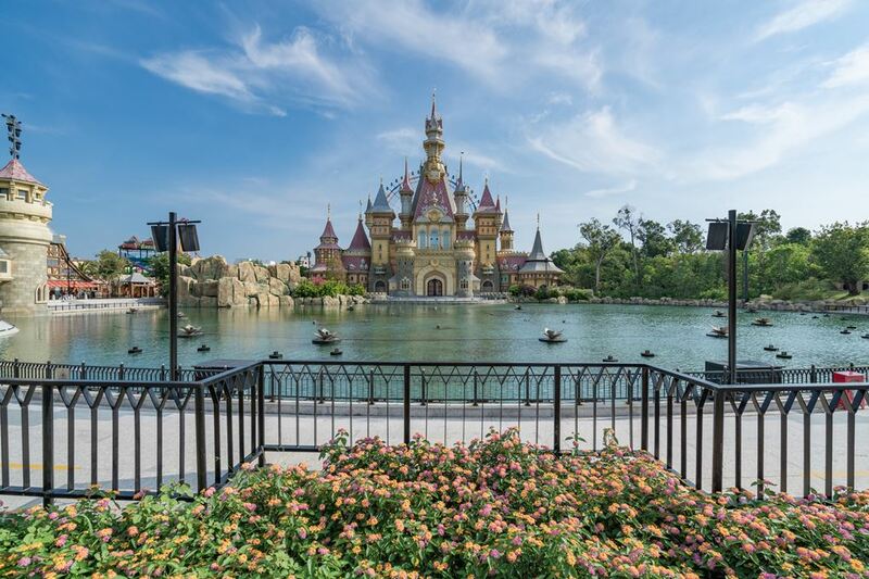 bamboo legend, dinh cau temple, grand world, hon thom cable car, hon thom island, kiss of the sea show, phu quoc night market, sunset town, teddy bear museum, the kiss bridge, vin wonders, vinpearl safari, vo trong nghia, กระเช้าลอยฟ้าที่ยาวที่สุด, กระเช้าลอยฟ้าฟูก๊วก, กระเช้าลอยฟ้าฟูโกว๊ก, ซันเซ็ท ทาวน์, ตลาดนัดกลางคืนฟูโกว๊ก, พิพิธภัณฑ์หมีเท็ดดี้แบร์, ล่องเรือแกรนด์เวิร์ล, วัดดิงชาว, วิน วันเดอร์, สวนสัตว์วินเพิร์ล ซาฟารี, สะพานจูบ, อควาเรี่ยมฟูก๊วก, อควาเรี่ยมฟูโกว๊ก, เกาะฟูก๊วก, เกาะฟูโกว๊ก, เกาะสัปปะรด, เกาะฮอนเทิม, เที่ยวเกาะฟูก๊วก, เที่ยวเกาะฟูโกว๊ก, เที่ยวเวียดนาม, เที่ยวเวียดนาม 2024, เที่ยวเวียดนาม 2567, แกรนด์ เวิร์ล, top 12+ ที่เที่ยวเกาะฟูโกว๊ก 2024 เช็คอินแลนด์มาร์คยอดฮิต ชมโชว์สุดอลังการ