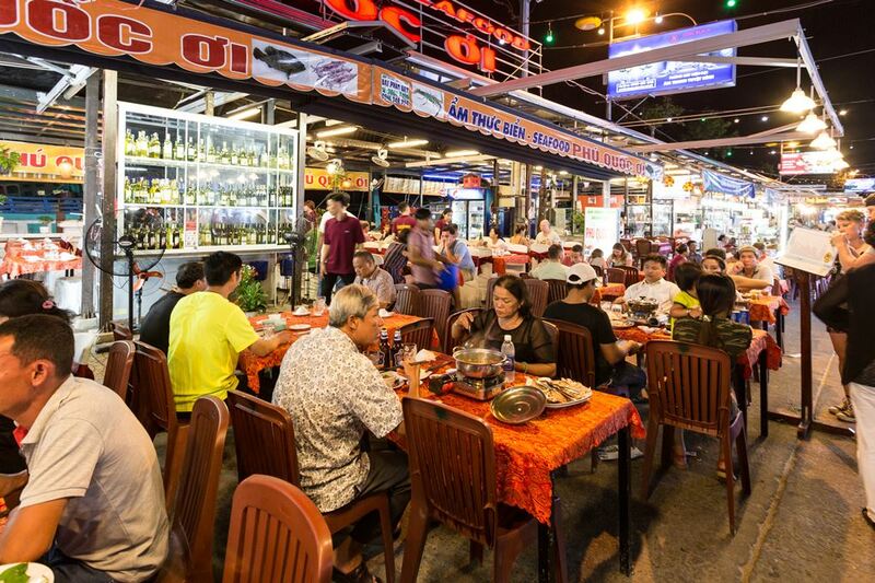 bamboo legend, dinh cau temple, grand world, hon thom cable car, hon thom island, kiss of the sea show, phu quoc night market, sunset town, teddy bear museum, the kiss bridge, vin wonders, vinpearl safari, vo trong nghia, กระเช้าลอยฟ้าที่ยาวที่สุด, กระเช้าลอยฟ้าฟูก๊วก, กระเช้าลอยฟ้าฟูโกว๊ก, ซันเซ็ท ทาวน์, ตลาดนัดกลางคืนฟูโกว๊ก, พิพิธภัณฑ์หมีเท็ดดี้แบร์, ล่องเรือแกรนด์เวิร์ล, วัดดิงชาว, วิน วันเดอร์, สวนสัตว์วินเพิร์ล ซาฟารี, สะพานจูบ, อควาเรี่ยมฟูก๊วก, อควาเรี่ยมฟูโกว๊ก, เกาะฟูก๊วก, เกาะฟูโกว๊ก, เกาะสัปปะรด, เกาะฮอนเทิม, เที่ยวเกาะฟูก๊วก, เที่ยวเกาะฟูโกว๊ก, เที่ยวเวียดนาม, เที่ยวเวียดนาม 2024, เที่ยวเวียดนาม 2567, แกรนด์ เวิร์ล, top 12+ ที่เที่ยวเกาะฟูโกว๊ก 2024 เช็คอินแลนด์มาร์คยอดฮิต ชมโชว์สุดอลังการ