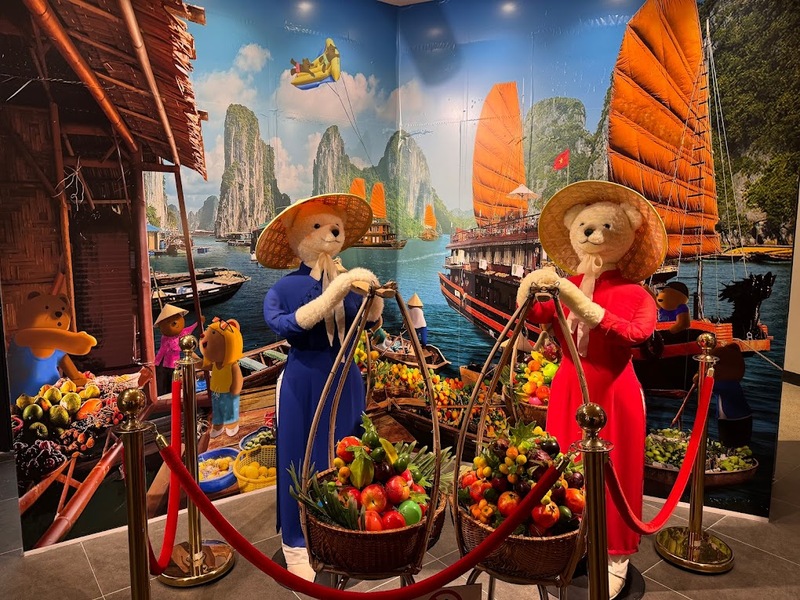 bamboo legend, dinh cau temple, grand world, hon thom cable car, hon thom island, kiss of the sea show, phu quoc night market, sunset town, teddy bear museum, the kiss bridge, vin wonders, vinpearl safari, vo trong nghia, กระเช้าลอยฟ้าที่ยาวที่สุด, กระเช้าลอยฟ้าฟูก๊วก, กระเช้าลอยฟ้าฟูโกว๊ก, ซันเซ็ท ทาวน์, ตลาดนัดกลางคืนฟูโกว๊ก, พิพิธภัณฑ์หมีเท็ดดี้แบร์, ล่องเรือแกรนด์เวิร์ล, วัดดิงชาว, วิน วันเดอร์, สวนสัตว์วินเพิร์ล ซาฟารี, สะพานจูบ, อควาเรี่ยมฟูก๊วก, อควาเรี่ยมฟูโกว๊ก, เกาะฟูก๊วก, เกาะฟูโกว๊ก, เกาะสัปปะรด, เกาะฮอนเทิม, เที่ยวเกาะฟูก๊วก, เที่ยวเกาะฟูโกว๊ก, เที่ยวเวียดนาม, เที่ยวเวียดนาม 2024, เที่ยวเวียดนาม 2567, แกรนด์ เวิร์ล, top 12+ ที่เที่ยวเกาะฟูโกว๊ก 2024 เช็คอินแลนด์มาร์คยอดฮิต ชมโชว์สุดอลังการ