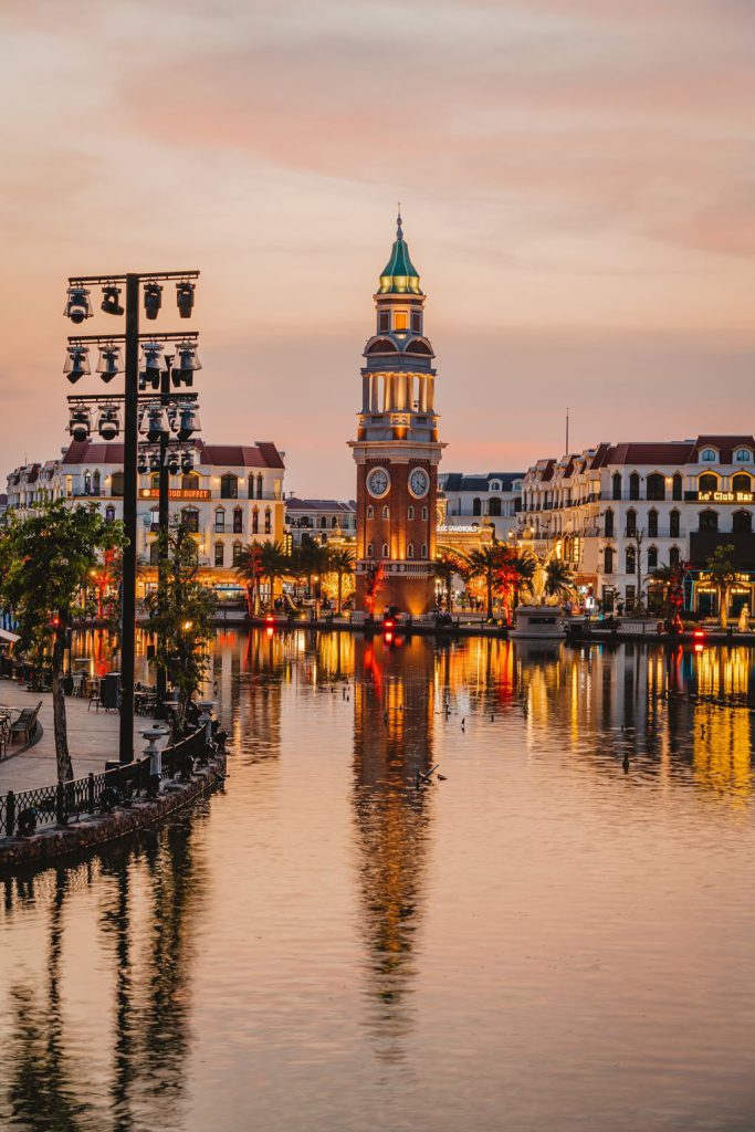 bamboo legend, dinh cau temple, grand world, hon thom cable car, hon thom island, kiss of the sea show, phu quoc night market, sunset town, teddy bear museum, the kiss bridge, vin wonders, vinpearl safari, vo trong nghia, กระเช้าลอยฟ้าที่ยาวที่สุด, กระเช้าลอยฟ้าฟูก๊วก, กระเช้าลอยฟ้าฟูโกว๊ก, ซันเซ็ท ทาวน์, ตลาดนัดกลางคืนฟูโกว๊ก, พิพิธภัณฑ์หมีเท็ดดี้แบร์, ล่องเรือแกรนด์เวิร์ล, วัดดิงชาว, วิน วันเดอร์, สวนสัตว์วินเพิร์ล ซาฟารี, สะพานจูบ, อควาเรี่ยมฟูก๊วก, อควาเรี่ยมฟูโกว๊ก, เกาะฟูก๊วก, เกาะฟูโกว๊ก, เกาะสัปปะรด, เกาะฮอนเทิม, เที่ยวเกาะฟูก๊วก, เที่ยวเกาะฟูโกว๊ก, เที่ยวเวียดนาม, เที่ยวเวียดนาม 2024, เที่ยวเวียดนาม 2567, แกรนด์ เวิร์ล, top 12+ ที่เที่ยวเกาะฟูโกว๊ก 2024 เช็คอินแลนด์มาร์คยอดฮิต ชมโชว์สุดอลังการ