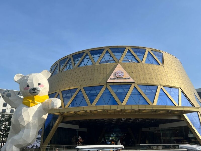 bamboo legend, dinh cau temple, grand world, hon thom cable car, hon thom island, kiss of the sea show, phu quoc night market, sunset town, teddy bear museum, the kiss bridge, vin wonders, vinpearl safari, vo trong nghia, กระเช้าลอยฟ้าที่ยาวที่สุด, กระเช้าลอยฟ้าฟูก๊วก, กระเช้าลอยฟ้าฟูโกว๊ก, ซันเซ็ท ทาวน์, ตลาดนัดกลางคืนฟูโกว๊ก, พิพิธภัณฑ์หมีเท็ดดี้แบร์, ล่องเรือแกรนด์เวิร์ล, วัดดิงชาว, วิน วันเดอร์, สวนสัตว์วินเพิร์ล ซาฟารี, สะพานจูบ, อควาเรี่ยมฟูก๊วก, อควาเรี่ยมฟูโกว๊ก, เกาะฟูก๊วก, เกาะฟูโกว๊ก, เกาะสัปปะรด, เกาะฮอนเทิม, เที่ยวเกาะฟูก๊วก, เที่ยวเกาะฟูโกว๊ก, เที่ยวเวียดนาม, เที่ยวเวียดนาม 2024, เที่ยวเวียดนาม 2567, แกรนด์ เวิร์ล, top 12+ ที่เที่ยวเกาะฟูโกว๊ก 2024 เช็คอินแลนด์มาร์คยอดฮิต ชมโชว์สุดอลังการ