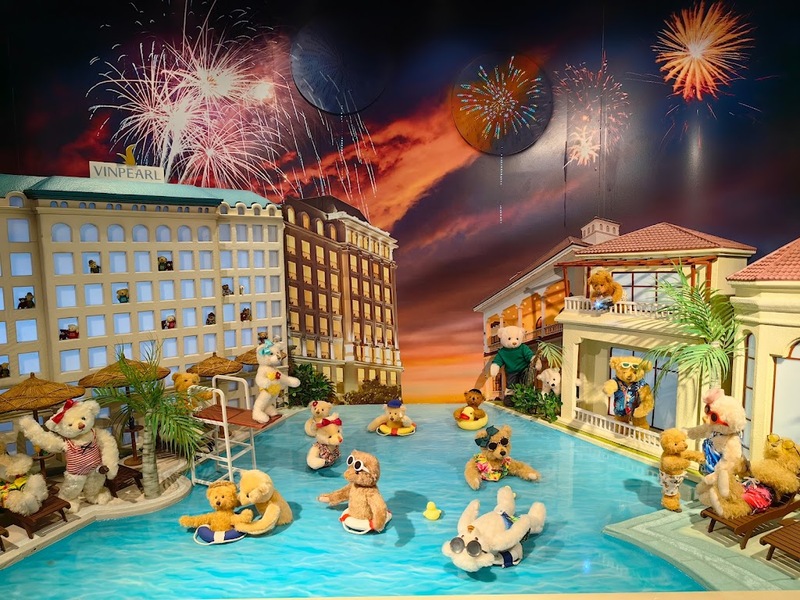 bamboo legend, dinh cau temple, grand world, hon thom cable car, hon thom island, kiss of the sea show, phu quoc night market, sunset town, teddy bear museum, the kiss bridge, vin wonders, vinpearl safari, vo trong nghia, กระเช้าลอยฟ้าที่ยาวที่สุด, กระเช้าลอยฟ้าฟูก๊วก, กระเช้าลอยฟ้าฟูโกว๊ก, ซันเซ็ท ทาวน์, ตลาดนัดกลางคืนฟูโกว๊ก, พิพิธภัณฑ์หมีเท็ดดี้แบร์, ล่องเรือแกรนด์เวิร์ล, วัดดิงชาว, วิน วันเดอร์, สวนสัตว์วินเพิร์ล ซาฟารี, สะพานจูบ, อควาเรี่ยมฟูก๊วก, อควาเรี่ยมฟูโกว๊ก, เกาะฟูก๊วก, เกาะฟูโกว๊ก, เกาะสัปปะรด, เกาะฮอนเทิม, เที่ยวเกาะฟูก๊วก, เที่ยวเกาะฟูโกว๊ก, เที่ยวเวียดนาม, เที่ยวเวียดนาม 2024, เที่ยวเวียดนาม 2567, แกรนด์ เวิร์ล, top 12+ ที่เที่ยวเกาะฟูโกว๊ก 2024 เช็คอินแลนด์มาร์คยอดฮิต ชมโชว์สุดอลังการ