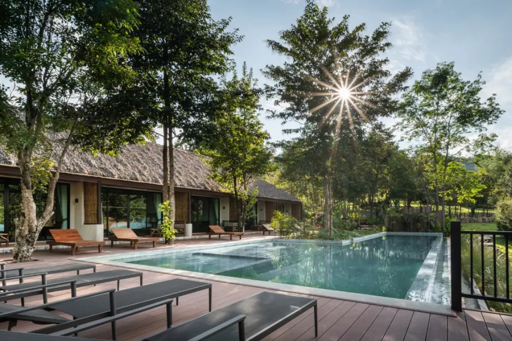 bellissimo cafe & resort, bibury resort, release pool villa resort, rewild camp&cafe, swiss valley สวนผึ้ง, terrua main ten villa, ขุนเขา ตำนาน ไพร, ที่พักสวนผึ้ง, ที่พักสวนผึ้ง 2024, ที่พักสวนผึ้ง 2025, ที่พักสวนผึ้ง 2567, ที่พักสวนผึ้ง 2568, ที่พักสวนผึ้ง มีสระว่ายน้ํา, ที่พักสวนผึ้ง สวยๆ, ที่พักสวนผึ้ง แนะนำ, บางเวลา สวนผึ้ง รีสอร์ท, บ้านอ้อมกอดขุนเขา, ปั้นหยา ชาเล่ต์ รีสอร์ท, พนาลี โฮม แอนด์ แคมปิ้ง, พอเพลิน ฮิบรีสอร์ท, รัก ณ สวนผึ้ง รีสอร์ท, รีลีส พูล วิลล่า รีสอร์ท, รีสอร์ท สวนผึ้ง, ลา ทอสคาน่า รีสอร์ท, ลาโพรวองซ์ สวนผึ้ง, วิลล่า โมรีดา, วิลลาทัสคานี คันทรี รีสอร์ท, สวิส วัลเลย์ ฮิพ รีสอร์ท, สแตมป์ ฮิลล์ รีสอร์ต, อัศจารา รีสอร์ท, อาสคาญ่า บูติค รีสอร์ท, เดอะ โลเคชั่น รีสอร์ท, เดอะบันยัน ลีฟ รีสอร์ท, เทอรัว เมน เท็น วิลล่า, แดนดิไลออน สวนผึ้ง, แทมมารีน วิลล่า, ไบบุรี รีสอร์ท, ไฮซีน รีสอร์ท, top 20+ ที่พักสวนผึ้ง 2024 บรรยากาศธรรมชาติ พักผ่อนกลางหุบเขา