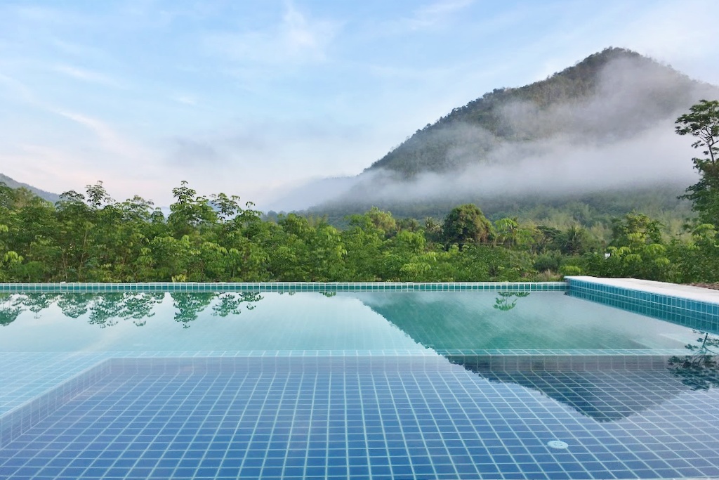 bellissimo cafe & resort, bibury resort, release pool villa resort, rewild camp&cafe, swiss valley สวนผึ้ง, terrua main ten villa, ขุนเขา ตำนาน ไพร, ที่พักสวนผึ้ง, ที่พักสวนผึ้ง 2024, ที่พักสวนผึ้ง 2025, ที่พักสวนผึ้ง 2567, ที่พักสวนผึ้ง 2568, ที่พักสวนผึ้ง มีสระว่ายน้ํา, ที่พักสวนผึ้ง สวยๆ, ที่พักสวนผึ้ง แนะนำ, บางเวลา สวนผึ้ง รีสอร์ท, บ้านอ้อมกอดขุนเขา, ปั้นหยา ชาเล่ต์ รีสอร์ท, พนาลี โฮม แอนด์ แคมปิ้ง, พอเพลิน ฮิบรีสอร์ท, รัก ณ สวนผึ้ง รีสอร์ท, รีลีส พูล วิลล่า รีสอร์ท, รีสอร์ท สวนผึ้ง, ลา ทอสคาน่า รีสอร์ท, ลาโพรวองซ์ สวนผึ้ง, วิลล่า โมรีดา, วิลลาทัสคานี คันทรี รีสอร์ท, สวิส วัลเลย์ ฮิพ รีสอร์ท, สแตมป์ ฮิลล์ รีสอร์ต, อัศจารา รีสอร์ท, อาสคาญ่า บูติค รีสอร์ท, เดอะ โลเคชั่น รีสอร์ท, เดอะบันยัน ลีฟ รีสอร์ท, เทอรัว เมน เท็น วิลล่า, แดนดิไลออน สวนผึ้ง, แทมมารีน วิลล่า, ไบบุรี รีสอร์ท, ไฮซีน รีสอร์ท, top 20+ ที่พักสวนผึ้ง 2024 บรรยากาศธรรมชาติ พักผ่อนกลางหุบเขา