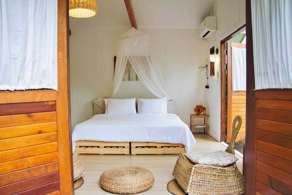 bellissimo cafe & resort, bibury resort, release pool villa resort, rewild camp&cafe, swiss valley สวนผึ้ง, terrua main ten villa, ขุนเขา ตำนาน ไพร, ที่พักสวนผึ้ง, ที่พักสวนผึ้ง 2024, ที่พักสวนผึ้ง 2025, ที่พักสวนผึ้ง 2567, ที่พักสวนผึ้ง 2568, ที่พักสวนผึ้ง มีสระว่ายน้ํา, ที่พักสวนผึ้ง สวยๆ, ที่พักสวนผึ้ง แนะนำ, บางเวลา สวนผึ้ง รีสอร์ท, บ้านอ้อมกอดขุนเขา, ปั้นหยา ชาเล่ต์ รีสอร์ท, พนาลี โฮม แอนด์ แคมปิ้ง, พอเพลิน ฮิบรีสอร์ท, รัก ณ สวนผึ้ง รีสอร์ท, รีลีส พูล วิลล่า รีสอร์ท, รีสอร์ท สวนผึ้ง, ลา ทอสคาน่า รีสอร์ท, ลาโพรวองซ์ สวนผึ้ง, วิลล่า โมรีดา, วิลลาทัสคานี คันทรี รีสอร์ท, สวิส วัลเลย์ ฮิพ รีสอร์ท, สแตมป์ ฮิลล์ รีสอร์ต, อัศจารา รีสอร์ท, อาสคาญ่า บูติค รีสอร์ท, เดอะ โลเคชั่น รีสอร์ท, เดอะบันยัน ลีฟ รีสอร์ท, เทอรัว เมน เท็น วิลล่า, แดนดิไลออน สวนผึ้ง, แทมมารีน วิลล่า, ไบบุรี รีสอร์ท, ไฮซีน รีสอร์ท, top 20+ ที่พักสวนผึ้ง 2024 บรรยากาศธรรมชาติ พักผ่อนกลางหุบเขา