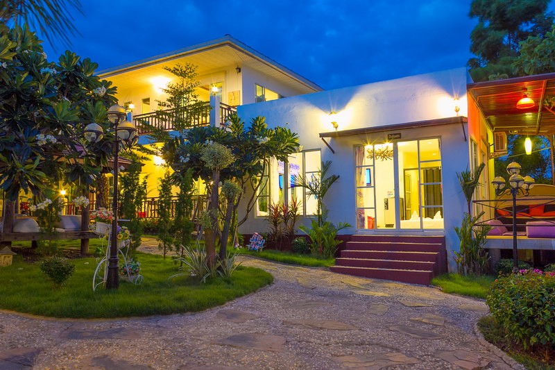 top 8+ พูลวิลล่า เกาะล้าน 10 คนติดทะเล สบาย สดชื่นกันยกแก็งค์