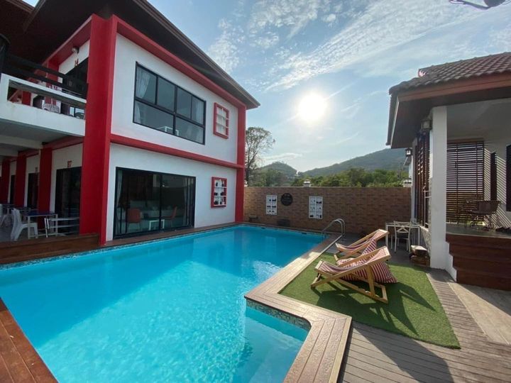 top 8+ พูลวิลล่า เกาะล้าน 10 คนติดทะเล สบาย สดชื่นกันยกแก็งค์