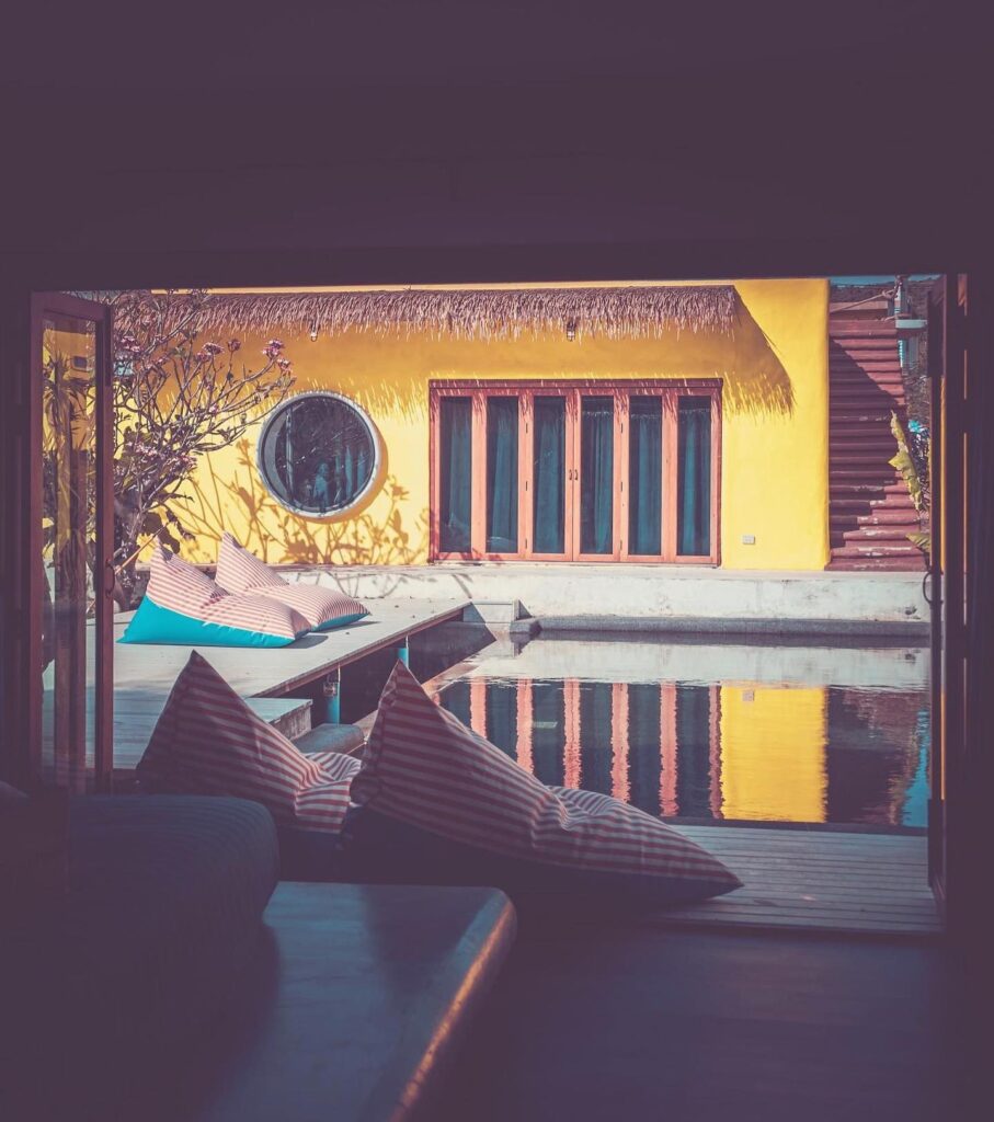 top 8+ พูลวิลล่า เกาะล้าน 10 คนติดทะเล สบาย สดชื่นกันยกแก็งค์