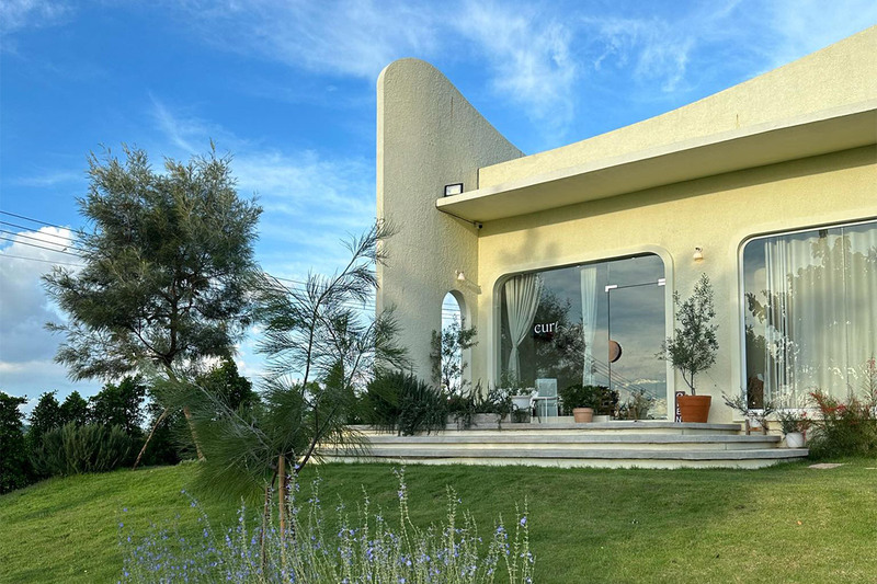 top 10+ คาเฟ่เขาใหญ่ สุดฮิตท่ามกลางธรรมชาติสวนดอกไม้และวิวภูเขา