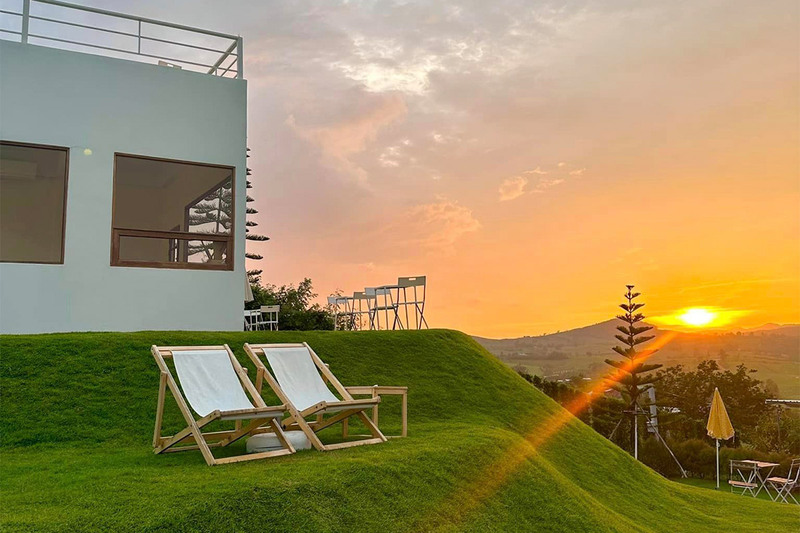 top 10+ คาเฟ่เขาใหญ่ สุดฮิตท่ามกลางธรรมชาติสวนดอกไม้และวิวภูเขา