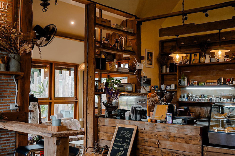 top 10+ คาเฟ่เขาใหญ่ สุดฮิตท่ามกลางธรรมชาติสวนดอกไม้และวิวภูเขา